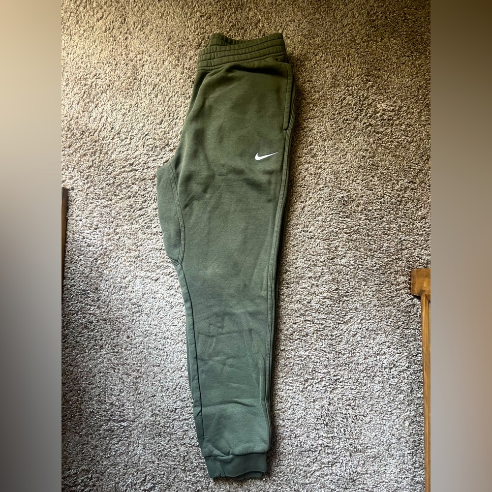 Nike Sportswear Club Fleece Pants (Olive Green)